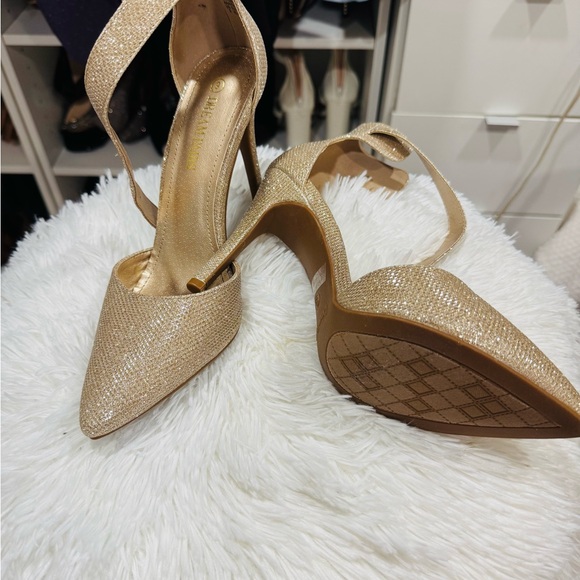 Dream Pairs Women's Gold Glitter Heels - Picture 2 of 3